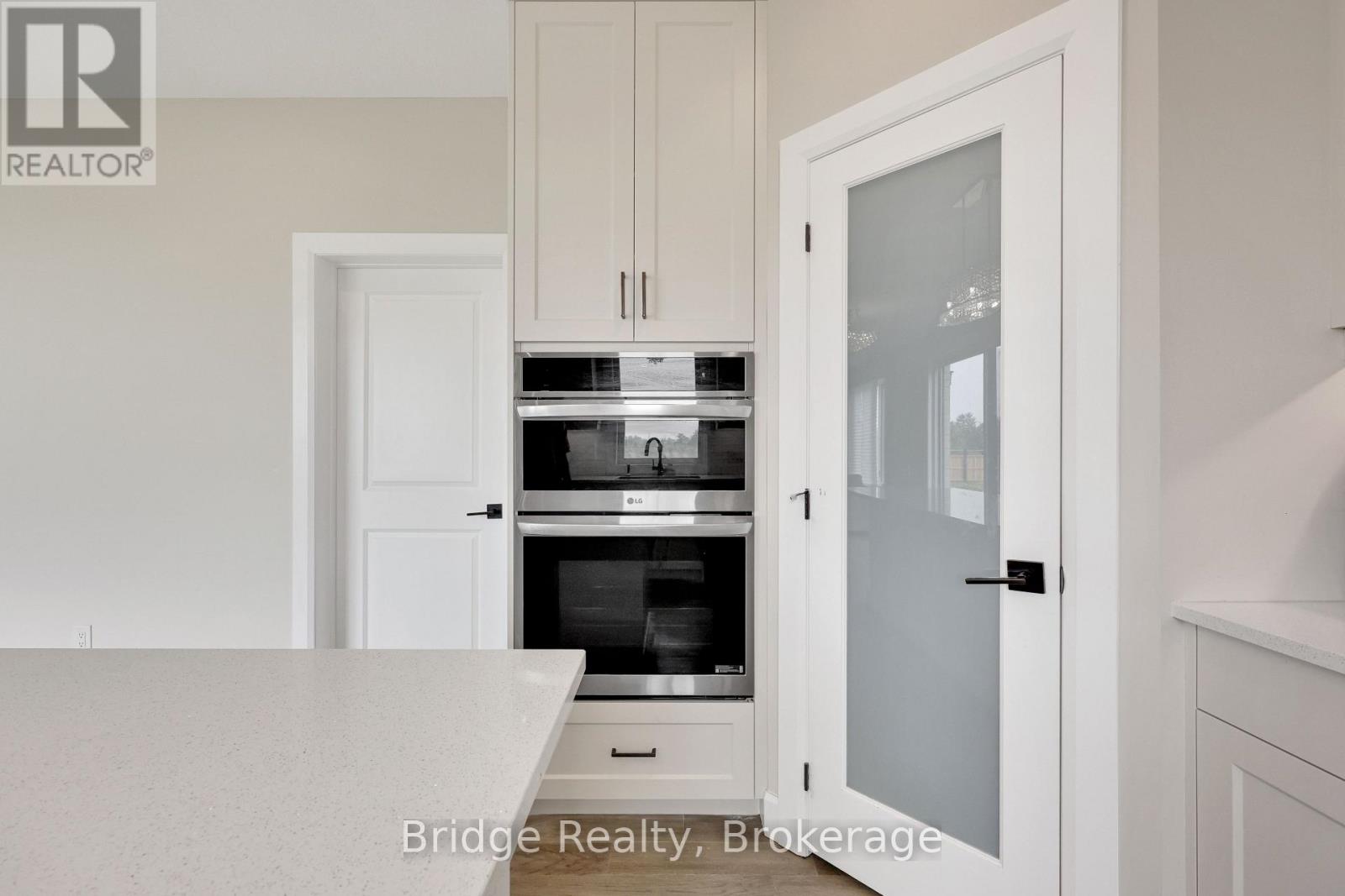 161 Mcleod Street, North Middlesex, Ontario  N0M 2K0 - Photo 17 - X12201081