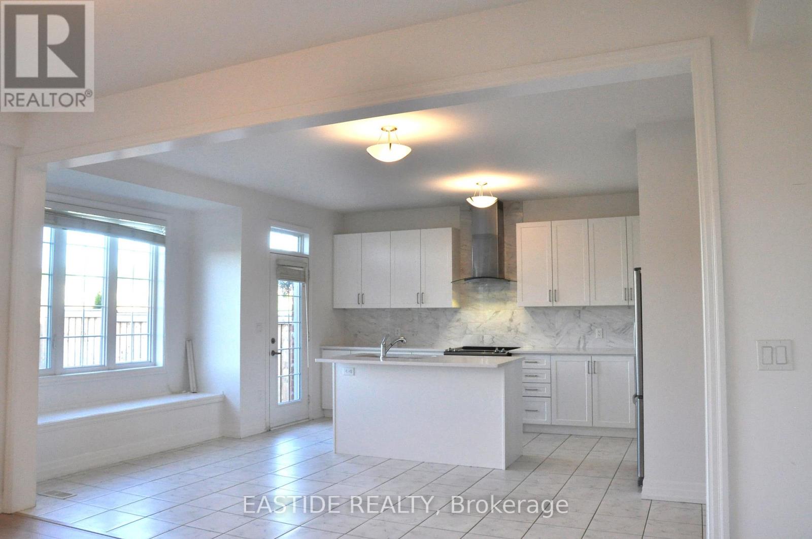 156 Frank Kelly Drive, East Gwillimbury, Ontario  L9N 0V1 - Photo 9 - N12204754