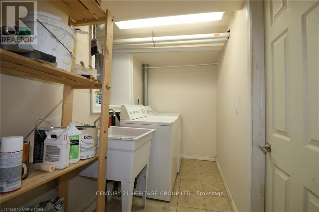Lower Unit - 66 West Avenue N, Hamilton, Ontario  L8L 5C2 - Photo 10 - X12204770