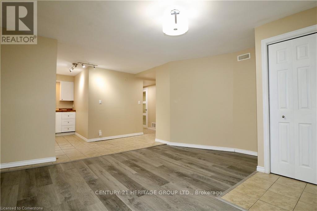 Lower Unit - 66 West Avenue N, Hamilton, Ontario  L8L 5C2 - Photo 4 - X12204770