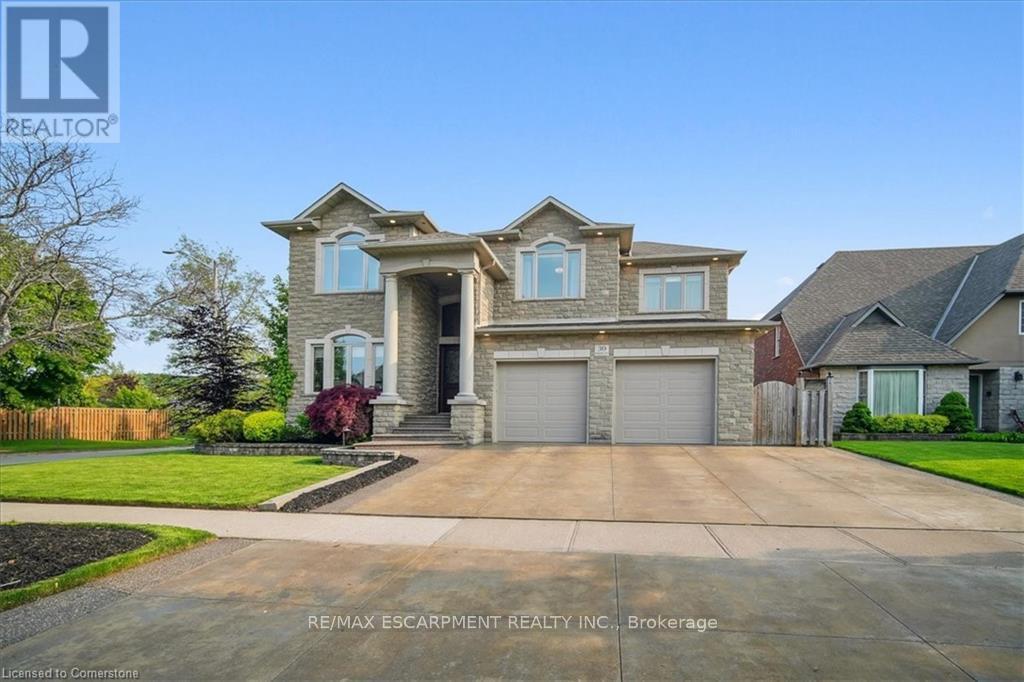 30 Parkmanor Drive, Hamilton (Stoney Creek), Ontario  L8E 5L2 - Photo 4 - X12204787