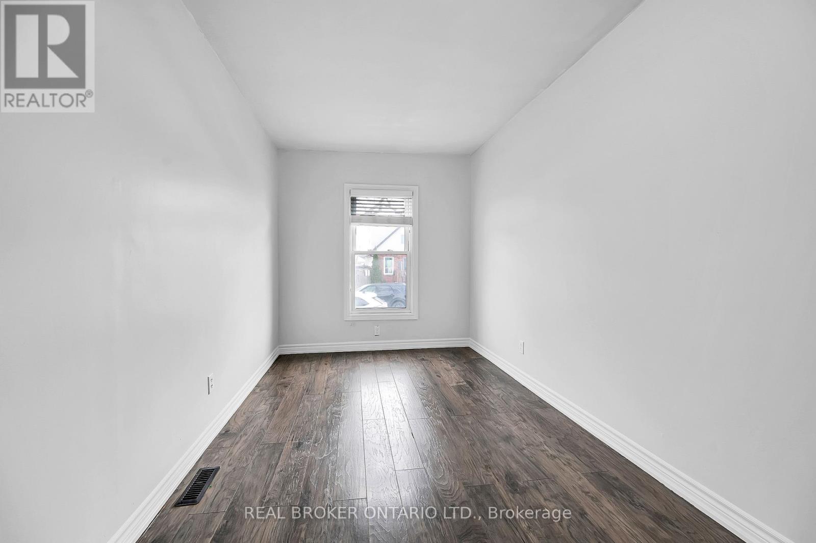 417 Paling Avenue, Hamilton, Ontario  L8H 5K3 - Photo 7 - X12090956