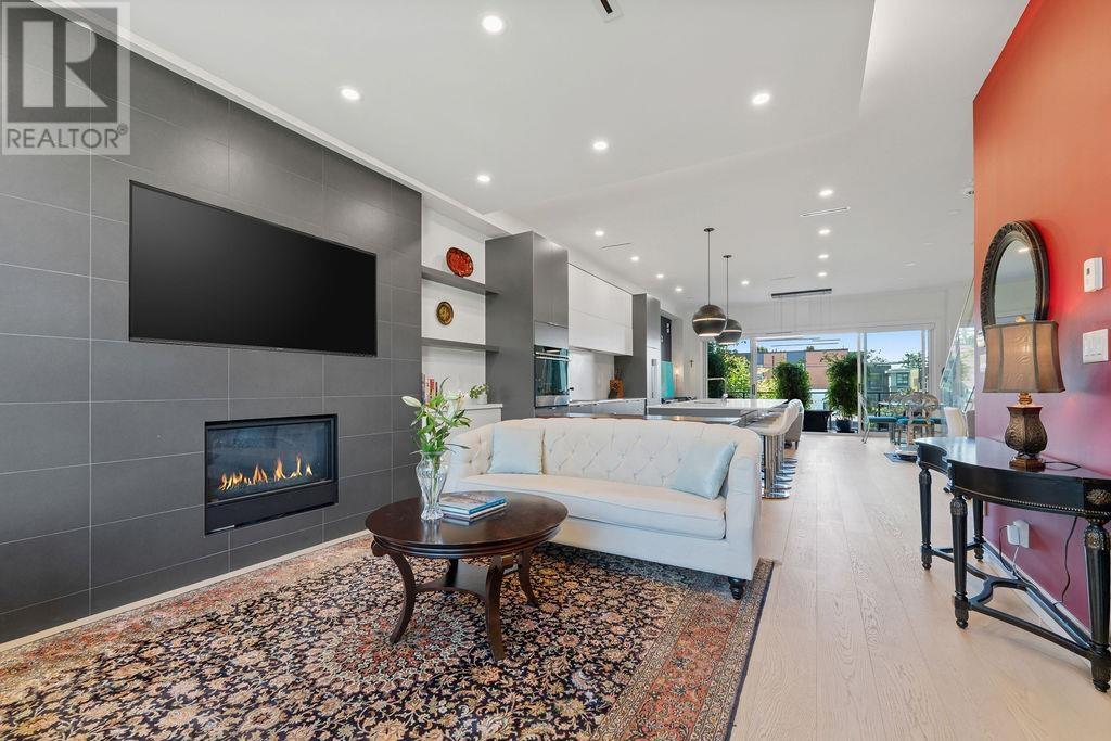 609 E 4th Street, North Vancouver, British Columbia  V7L 1J9 - Photo 11 - R3008574