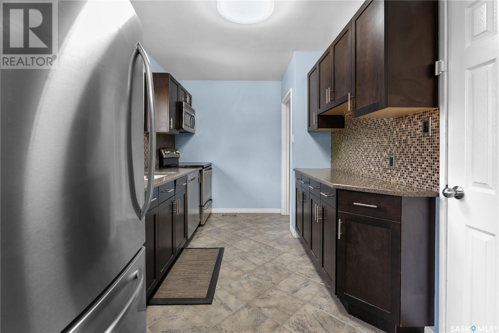 16 Lipton Place, Regina, Saskatchewan  S4R 3T6 - Photo 9 - SK008711