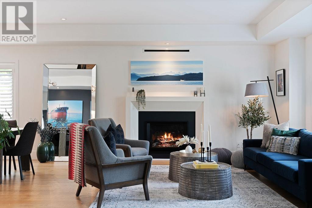 934 Forest Hills Drive, North Vancouver, British Columbia  V7R 1N2 - Photo 4 - R3012649