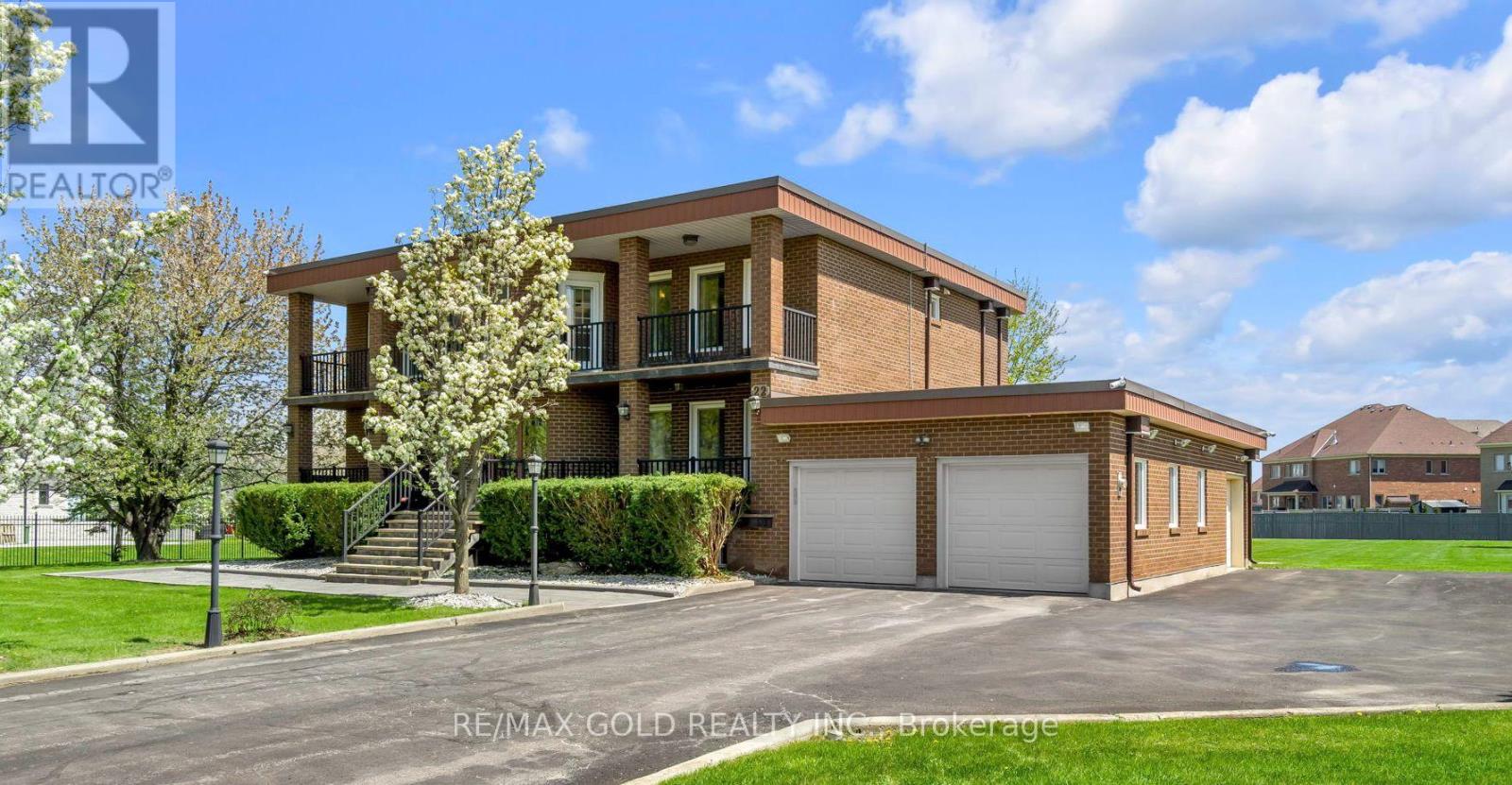 22 TORTOISE COURT, Brampton, Ontario