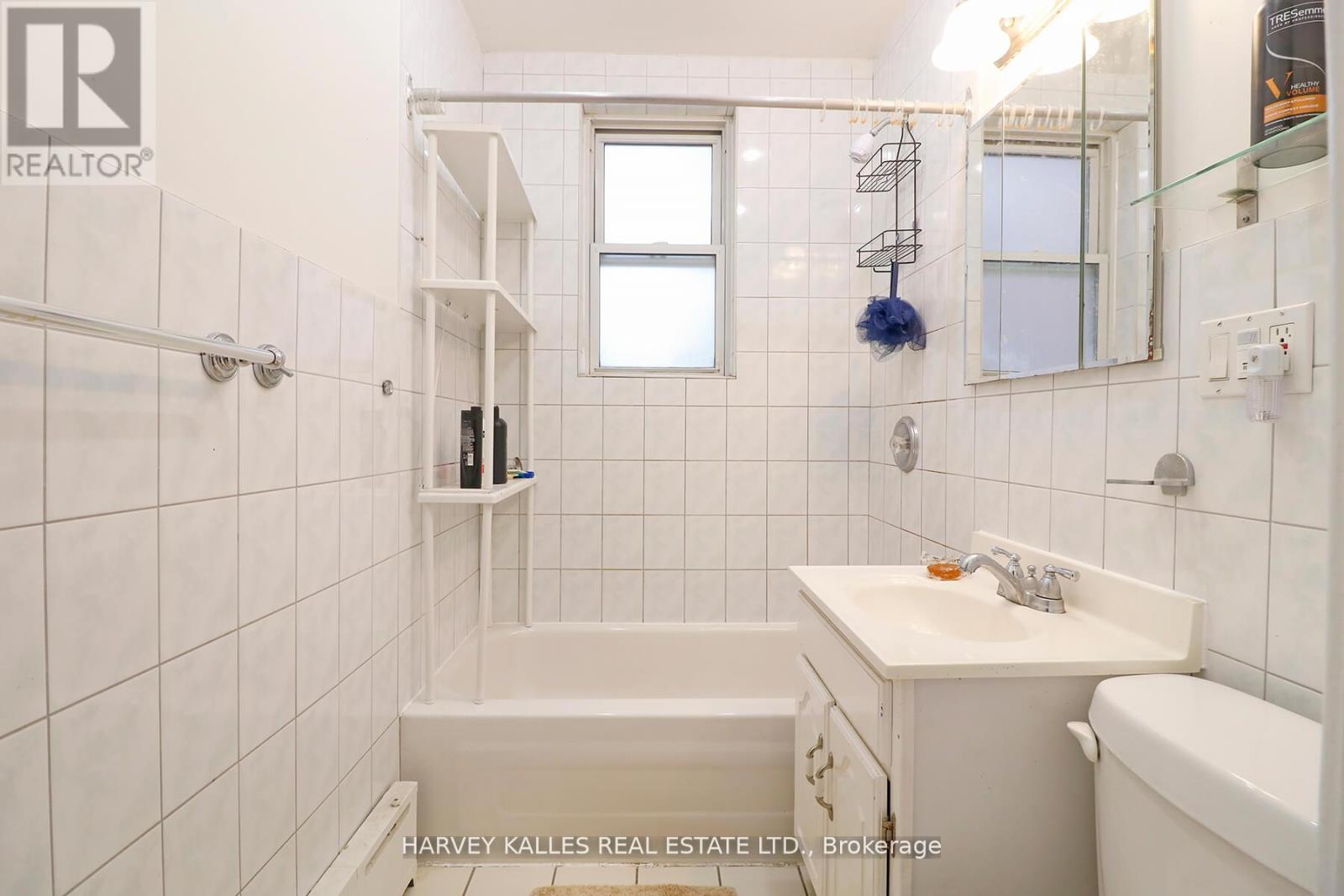 Main - 6 Poplar Plains Crescent, Toronto, Ontario  M4V 1E8 - Photo 15 - C12204796