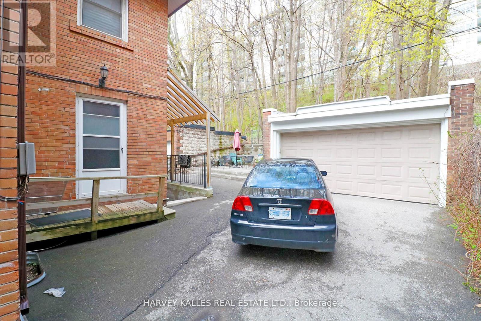 Main - 6 Poplar Plains Crescent, Toronto, Ontario  M4V 1E8 - Photo 3 - C12204796