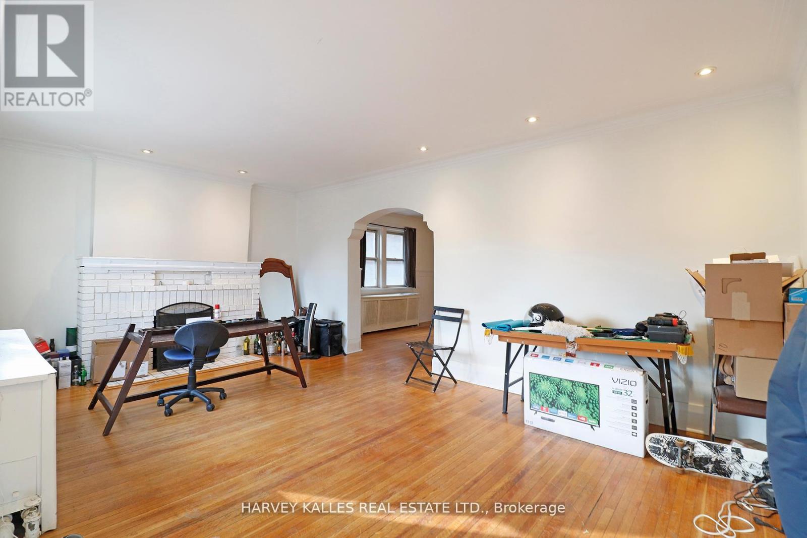 Main - 6 Poplar Plains Crescent, Toronto, Ontario  M4V 1E8 - Photo 5 - C12204796