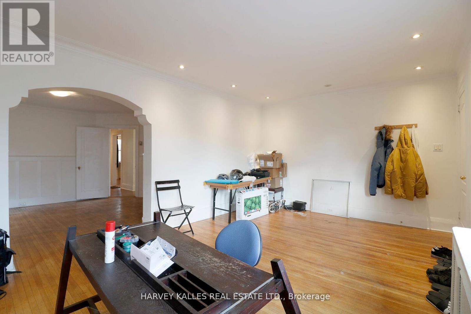 Main - 6 Poplar Plains Crescent, Toronto, Ontario  M4V 1E8 - Photo 8 - C12204796