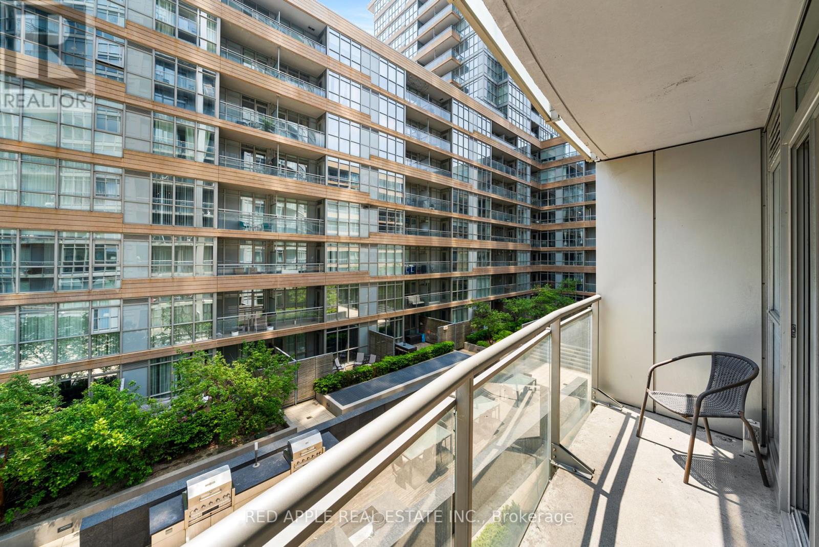 530 - 21 Iceboat Terrace, Toronto, Ontario  M5V 4A9 - Photo 13 - C12201879