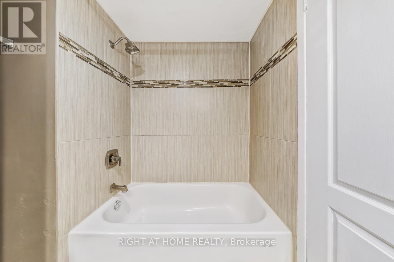 9 - 9 Ashton Crescent, Brampton, Ontario  L6S 3J9 - Photo 11 - W12204799