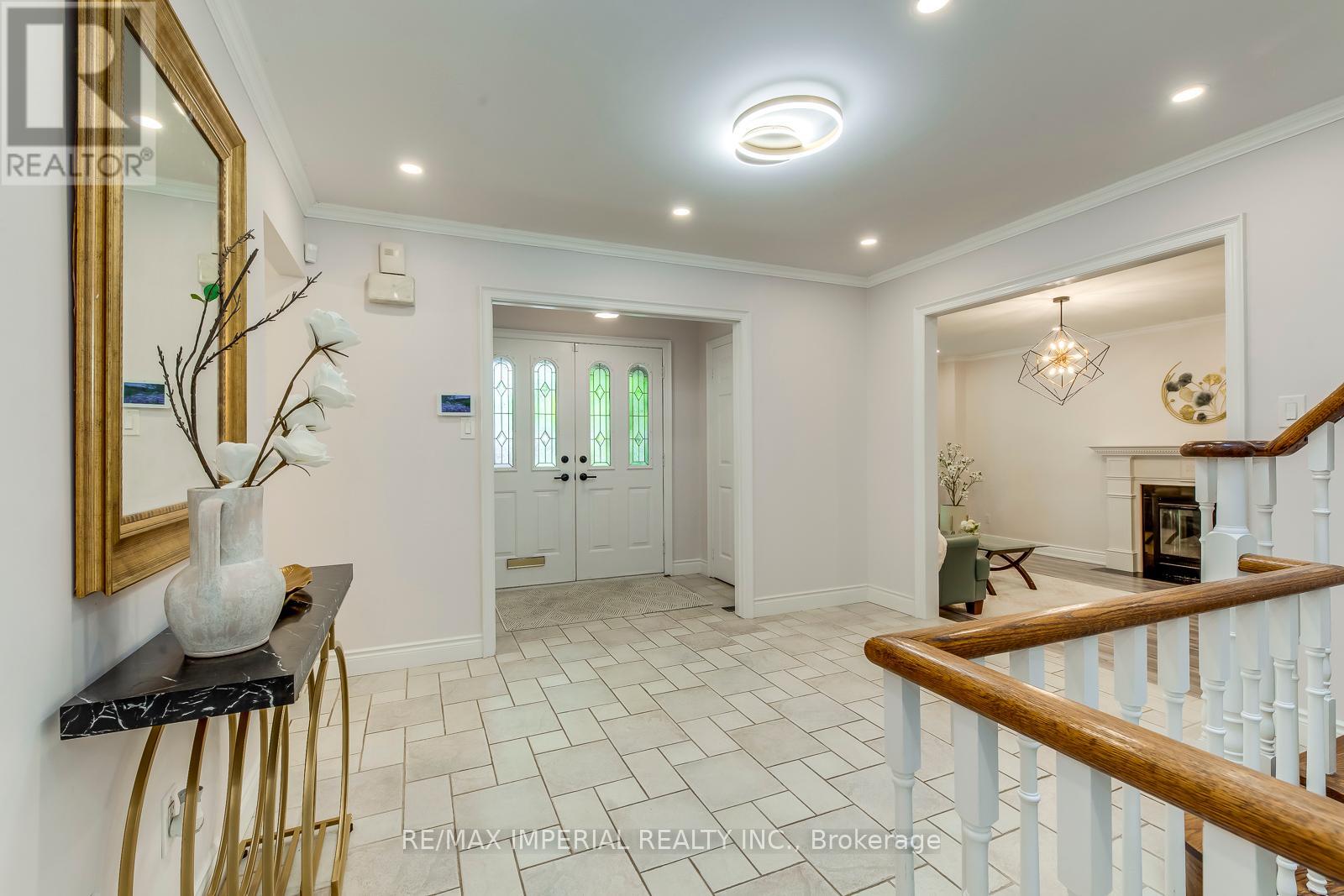 341 Acacia Court, Oakville, Ontario  L6J 6K5 - Photo 5 - W12194642