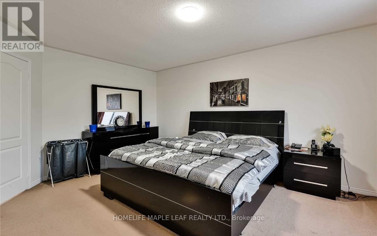 17 Hollingsworth Circle, Brampton, Ontario  L7A 0J7 - Photo 5 - W12123072