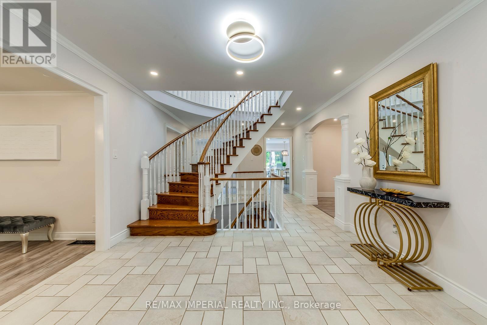 341 Acacia Court, Oakville, Ontario  L6J 6K5 - Photo 6 - W12194642