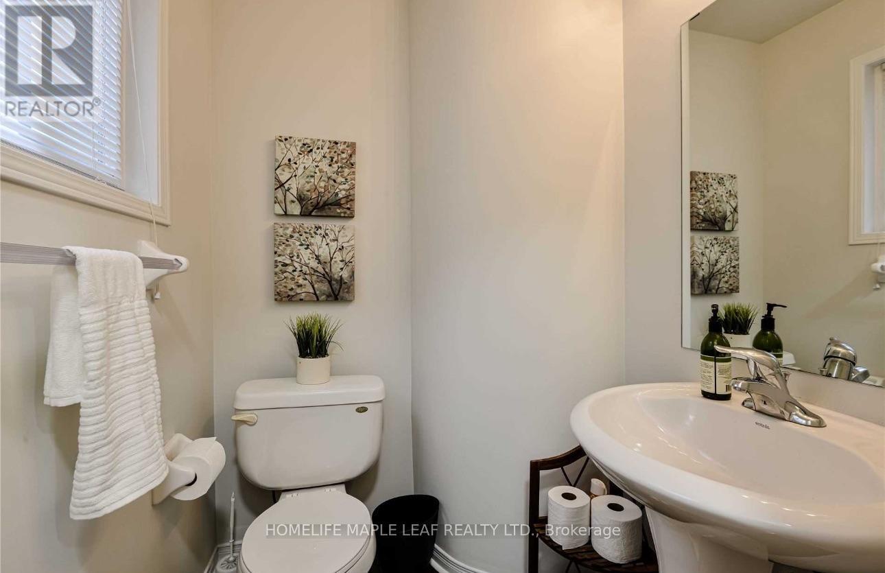 17 Hollingsworth Circle, Brampton, Ontario  L7A 0J7 - Photo 6 - W12123072