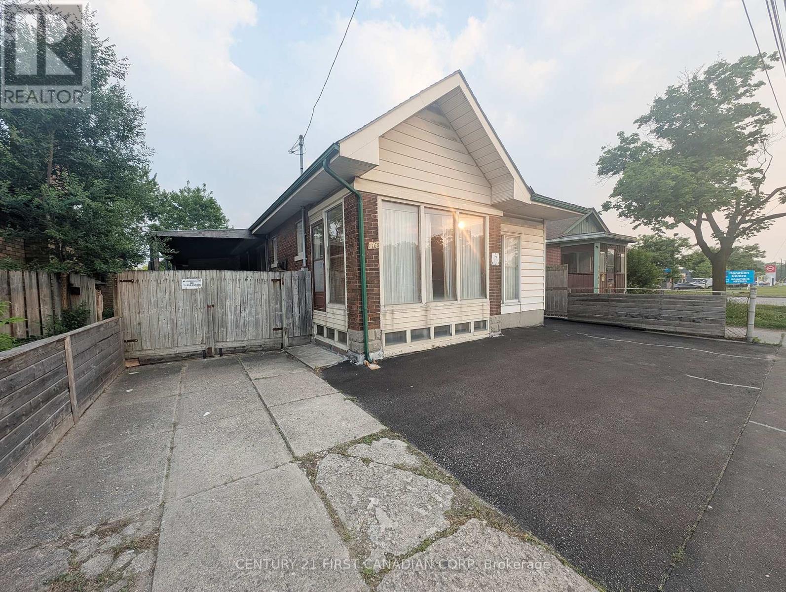 1169 Oxford Street E, London East, Ontario  N5Y 3L7 - Photo 2 - X12204824