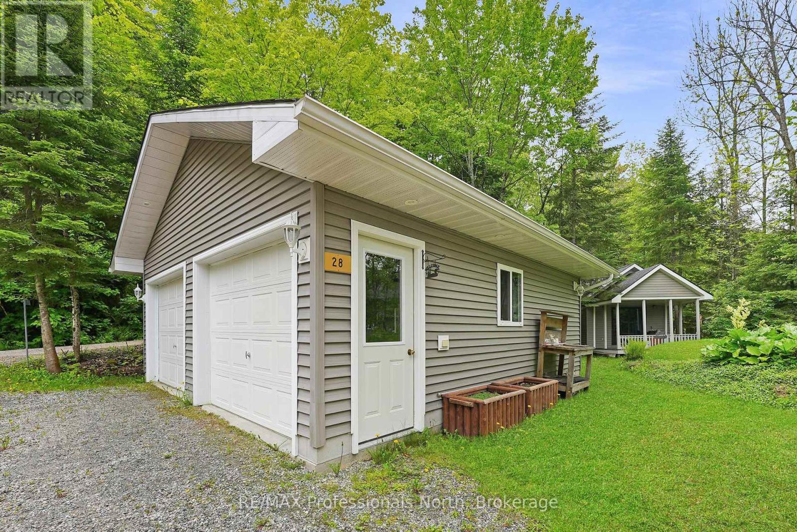 1093 Comak Crescent, Algonquin Highlands, Ontario  K0M 1S0 - Photo 43 - X12204834