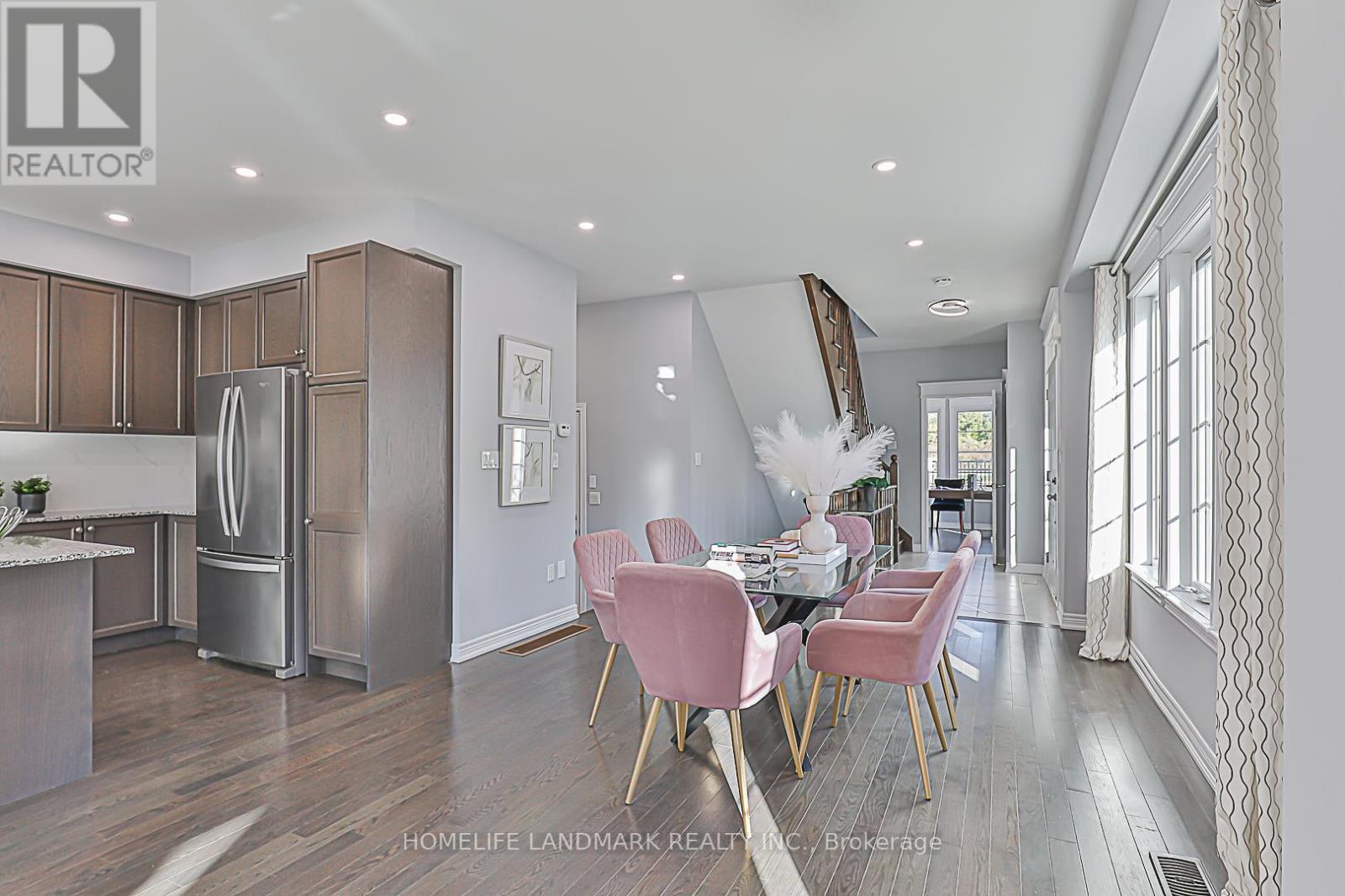 35 Thornapple Lane, Richmond Hill, Ontario  L4E 1E7 - Photo 4 - N12204869