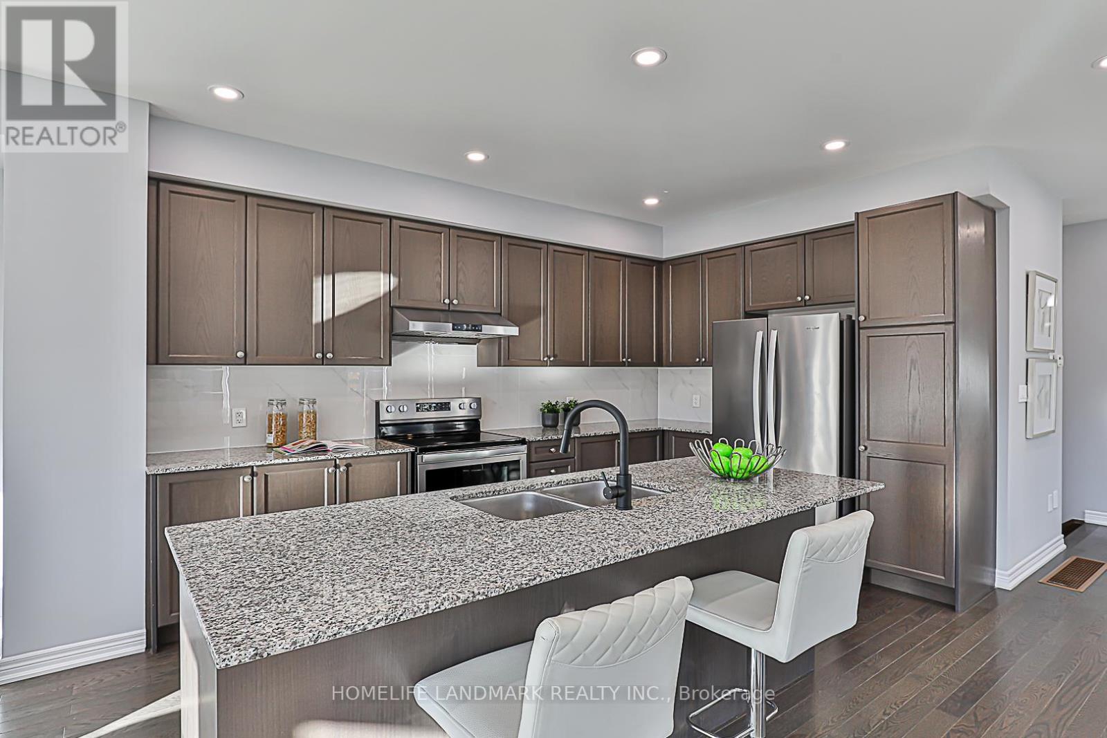35 Thornapple Lane, Richmond Hill, Ontario  L4E 1E7 - Photo 6 - N12204869