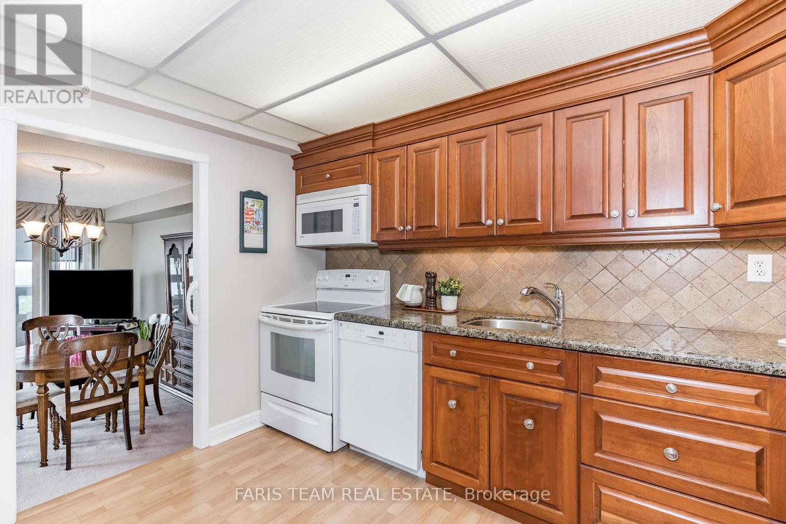 1006 - 181 Collier Street, Barrie, Ontario  L4M 5L6 - Photo 3 - S12204837