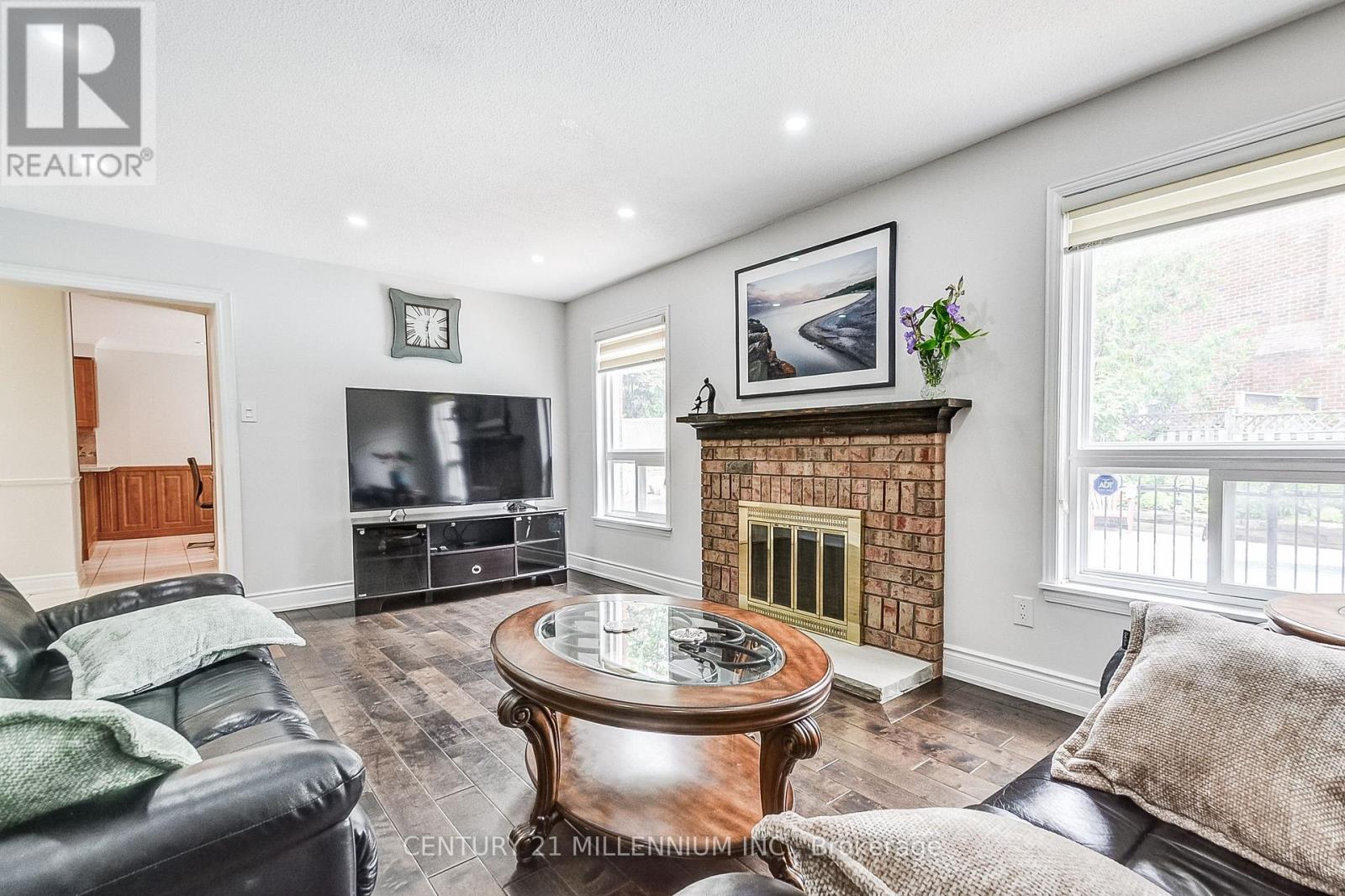 8 Newport Street, Brampton, Ontario  L6S 4M1 - Photo 10 - W12204865