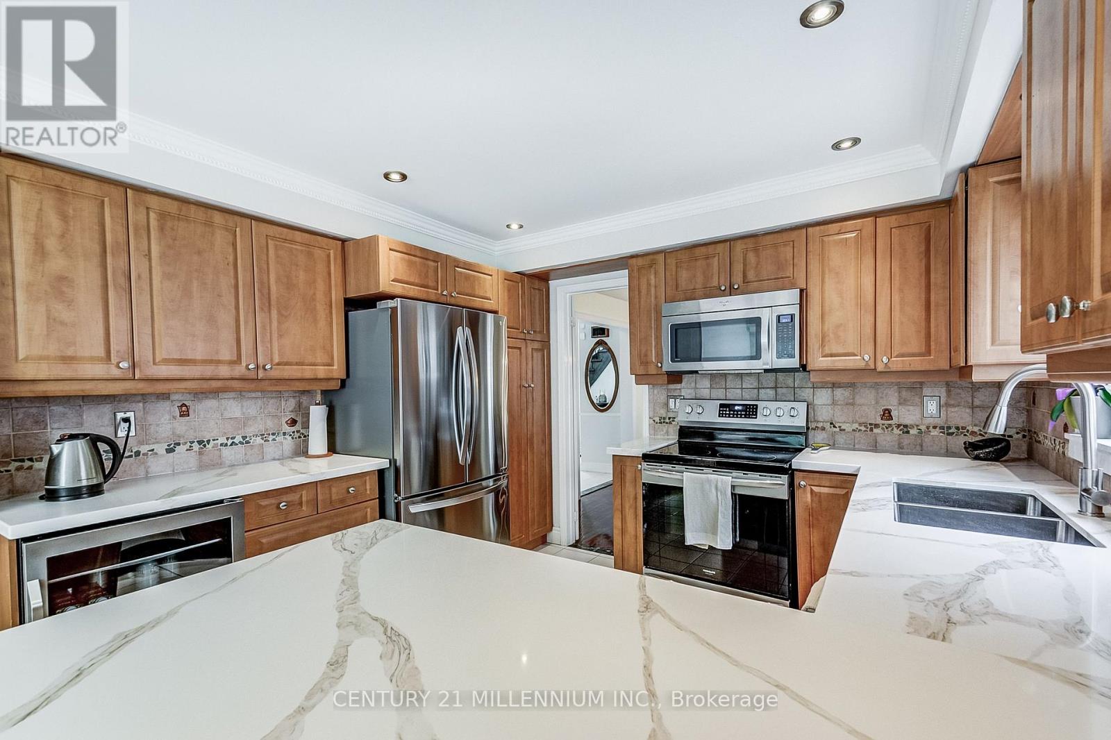 8 Newport Street, Brampton, Ontario  L6S 4M1 - Photo 12 - W12204865