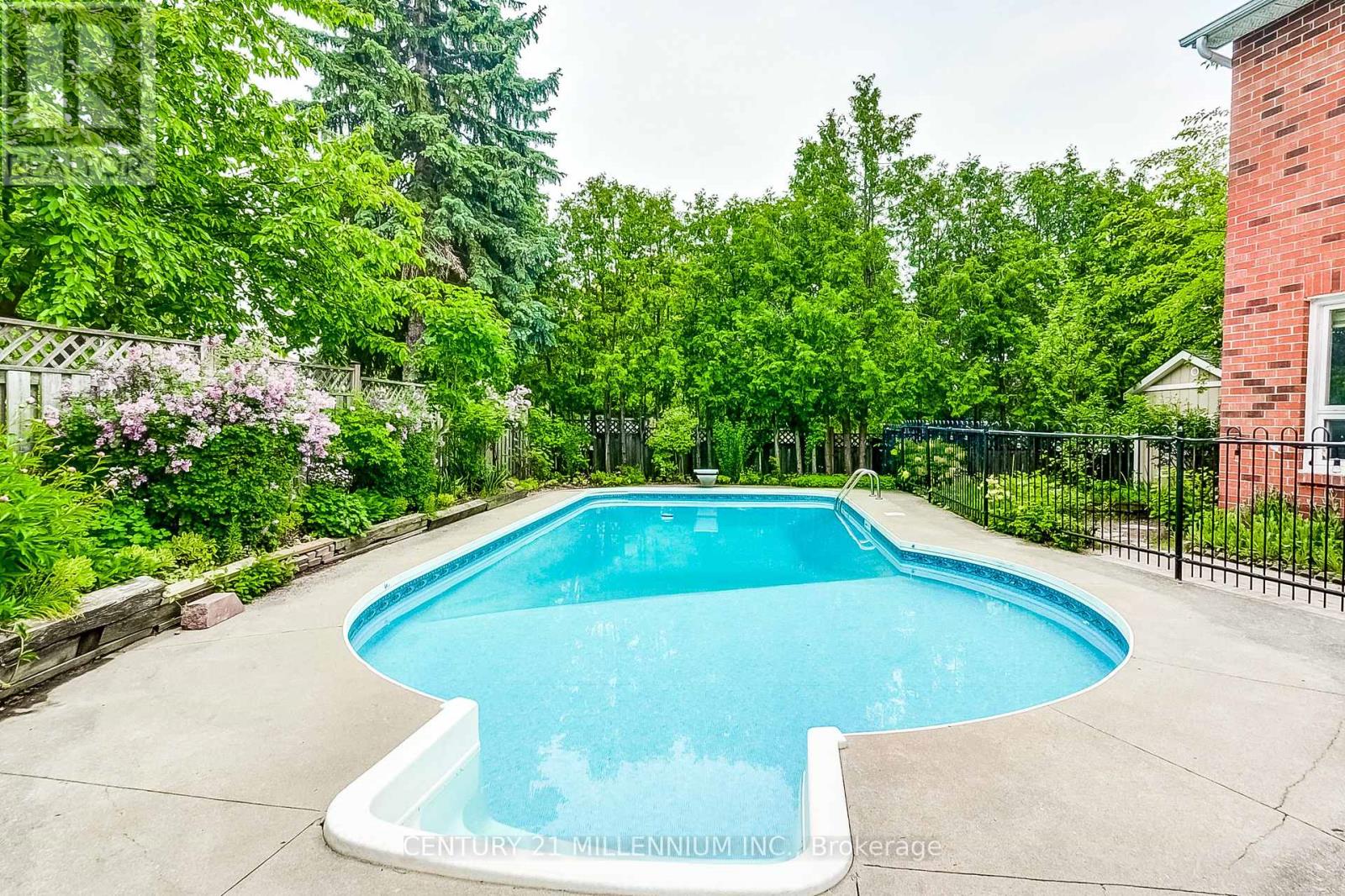 8 Newport Street, Brampton, Ontario  L6S 4M1 - Photo 35 - W12204865