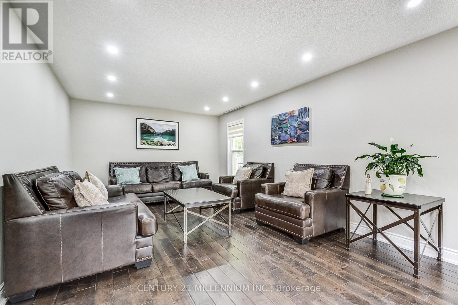 8 Newport Street, Brampton, Ontario  L6S 4M1 - Photo 5 - W12204865