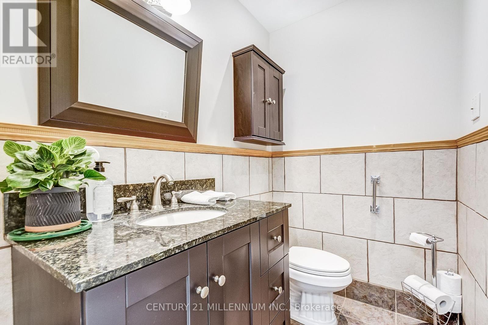 8 Newport Street, Brampton, Ontario  L6S 4M1 - Photo 8 - W12204865