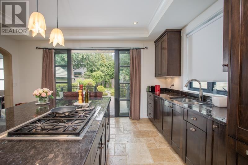 1134 Montroyal Boulevard, North Vancouver, British Columbia  V7R 2H7 - Photo 11 - R3011130