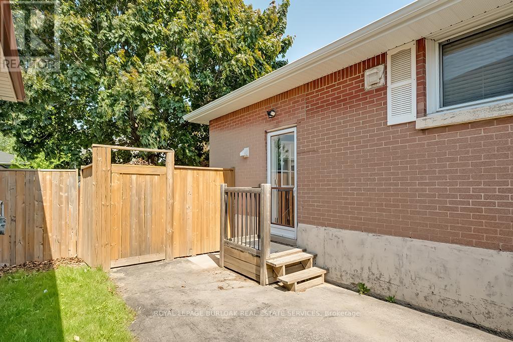 Lower - 66 East 41st Street, Hamilton, Ontario  L8T 2Z6 - Photo 2 - X12204840