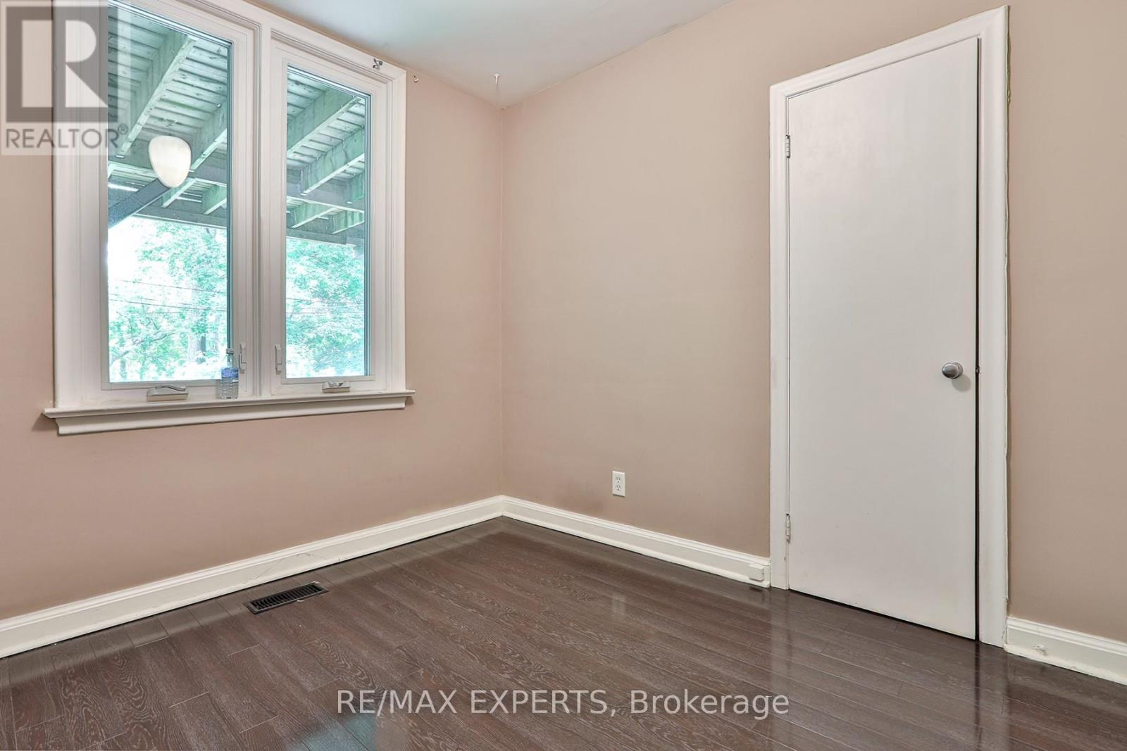 2 - 237 Douglas Avenue, Toronto, Ontario  M5M 1G9 - Photo 14 - C12204867