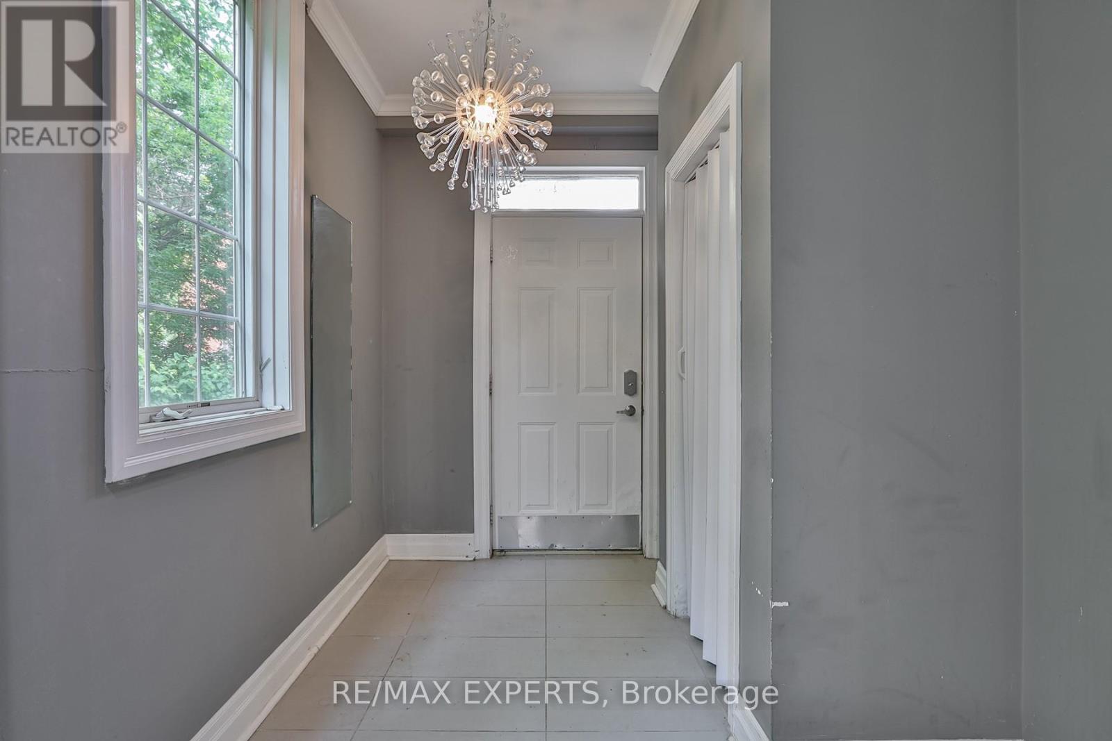 2 - 237 Douglas Avenue, Toronto, Ontario  M5M 1G9 - Photo 4 - C12204867