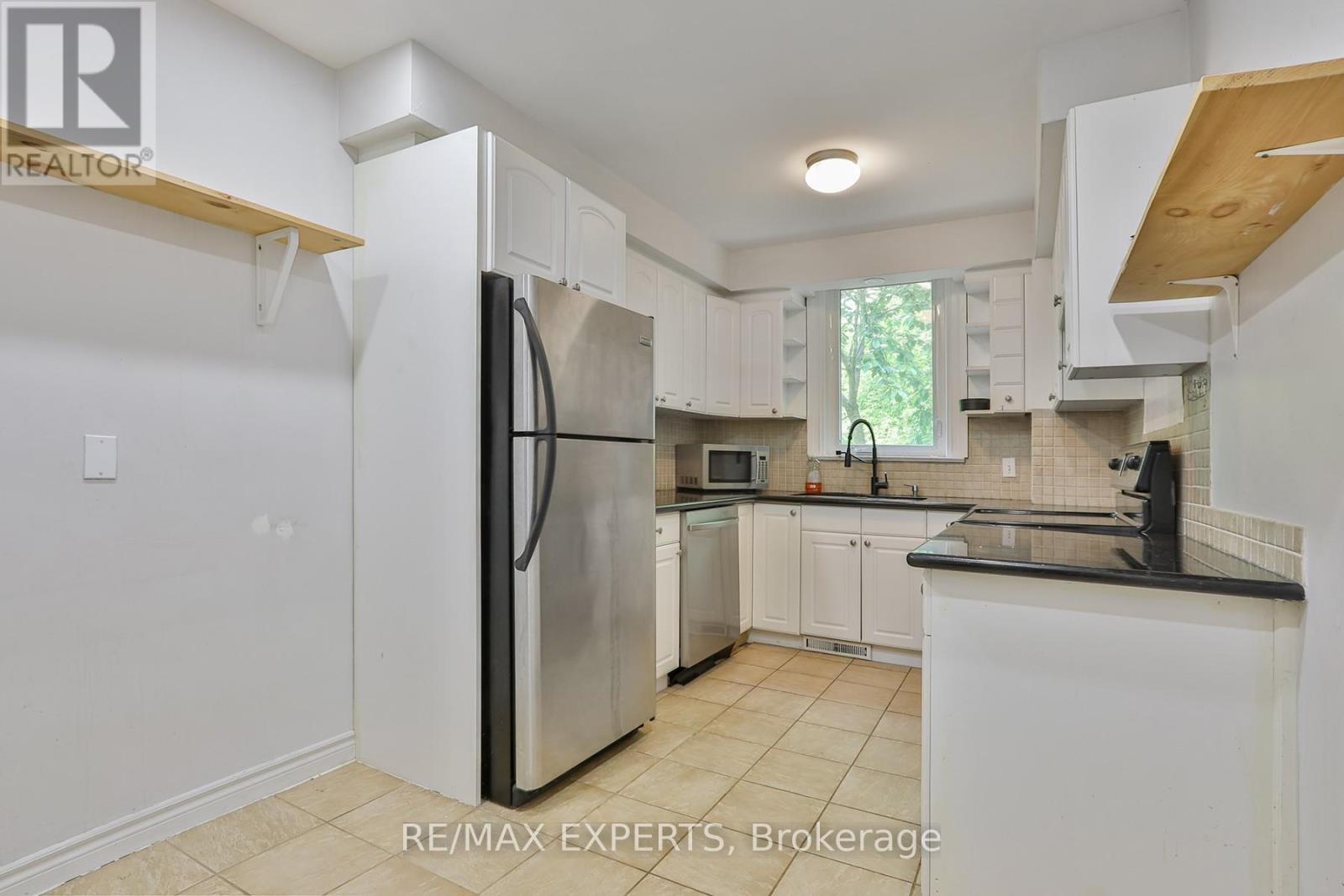2 - 237 Douglas Avenue, Toronto, Ontario  M5M 1G9 - Photo 12 - C12204867
