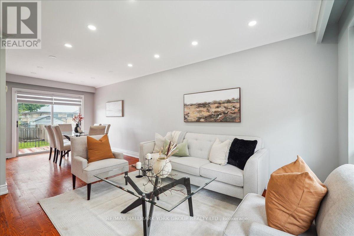 <div class="slider-price">$999,000</div><p>20 Abbeville Road, Toronto, Ontario</p>