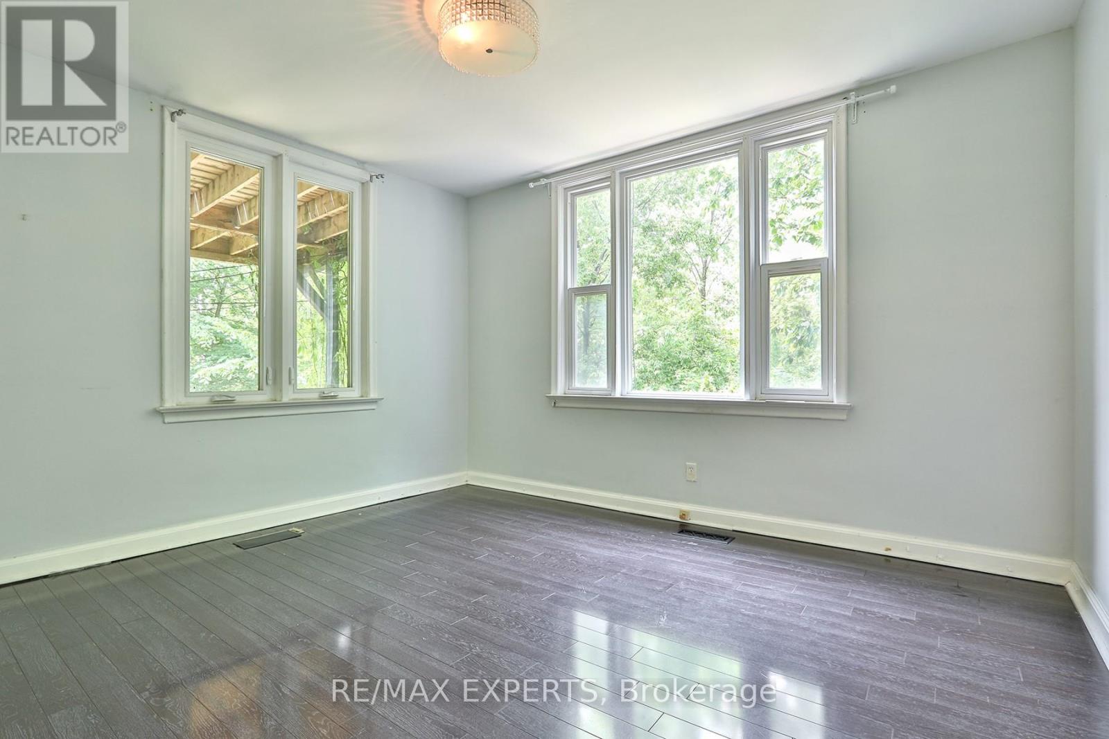 2 - 237 Douglas Avenue, Toronto, Ontario  M5M 1G9 - Photo 8 - C12204867