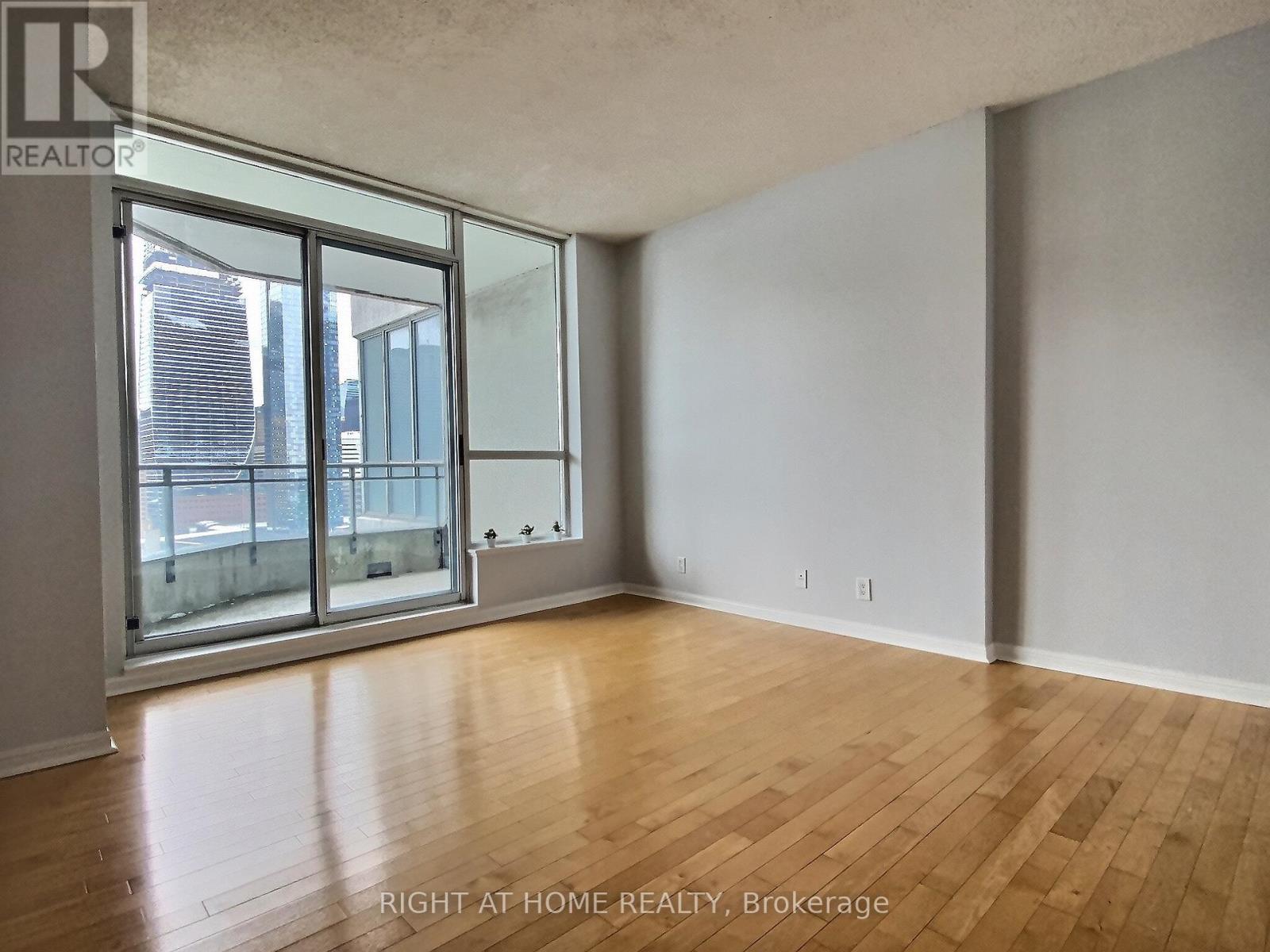 2125 - 230 Queens Quay W, Toronto, Ontario  M5J 2Y7 - Photo 12 - C12204870
