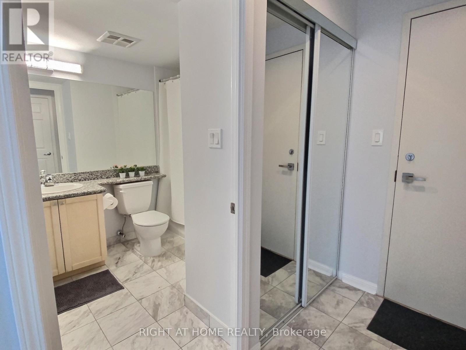 2125 - 230 Queens Quay W, Toronto, Ontario  M5J 2Y7 - Photo 15 - C12204870