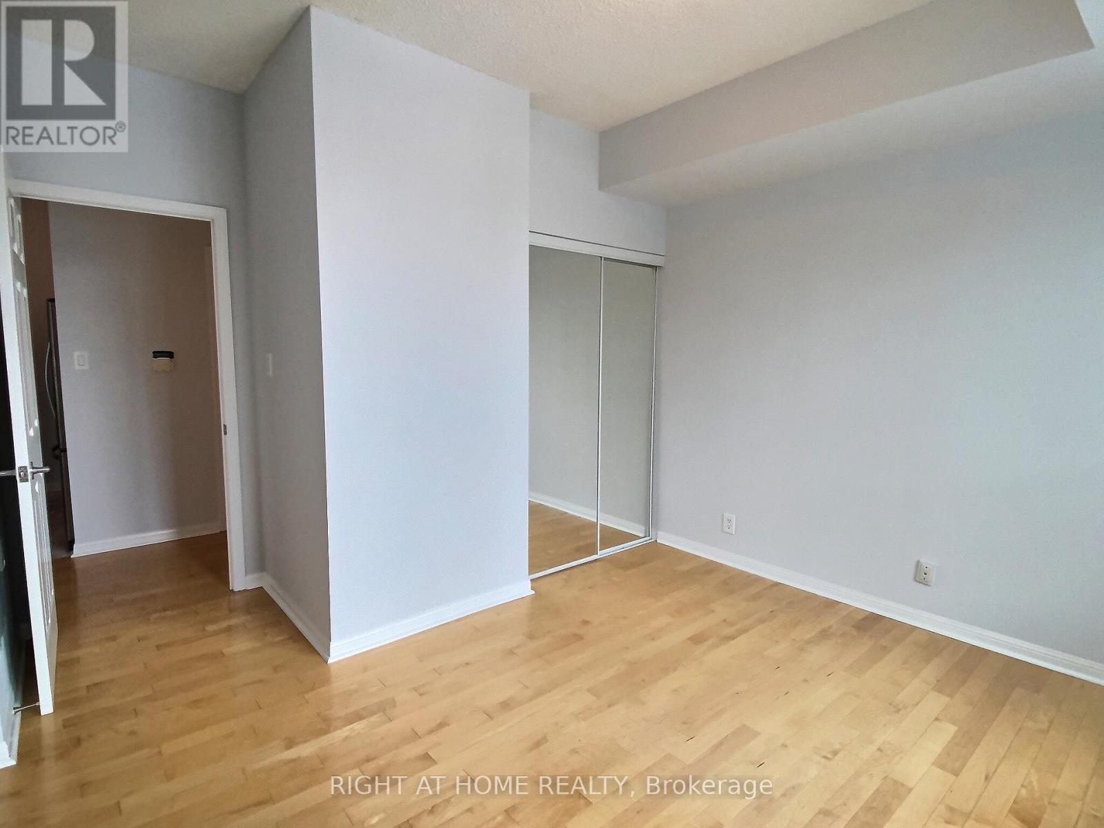 2125 - 230 Queens Quay W, Toronto, Ontario  M5J 2Y7 - Photo 17 - C12204870