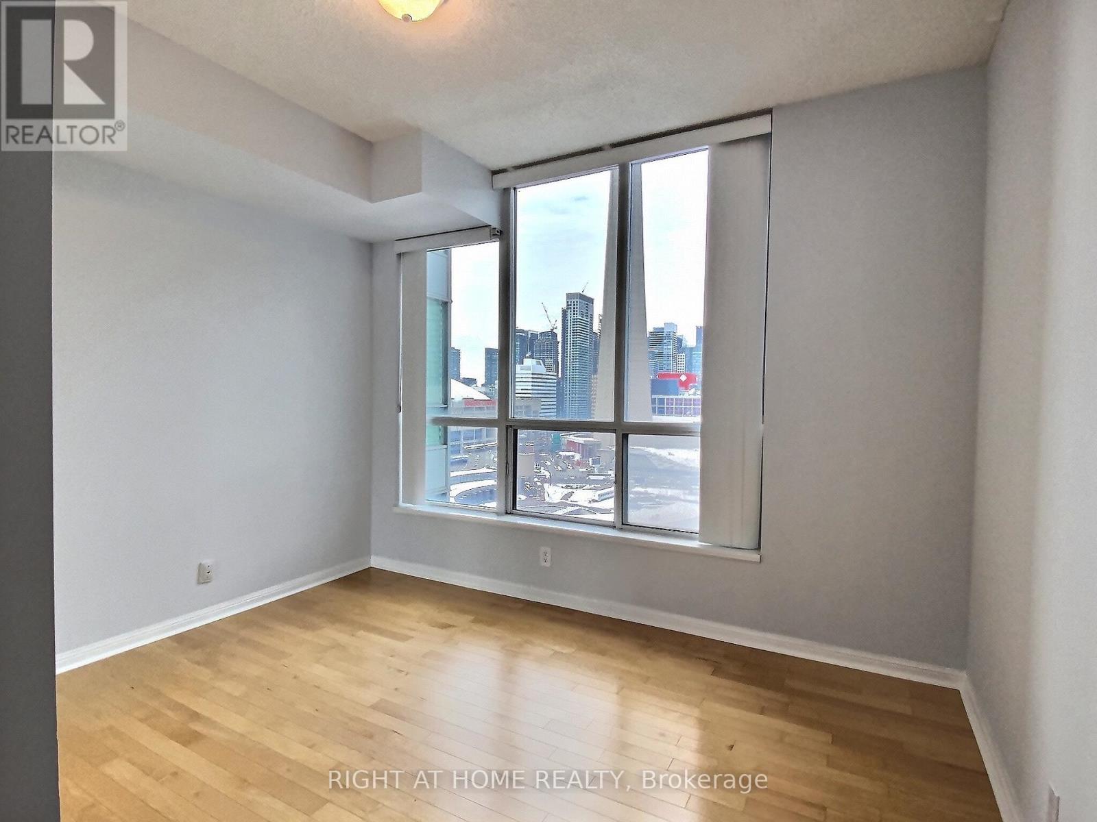 2125 - 230 Queens Quay W, Toronto, Ontario  M5J 2Y7 - Photo 18 - C12204870