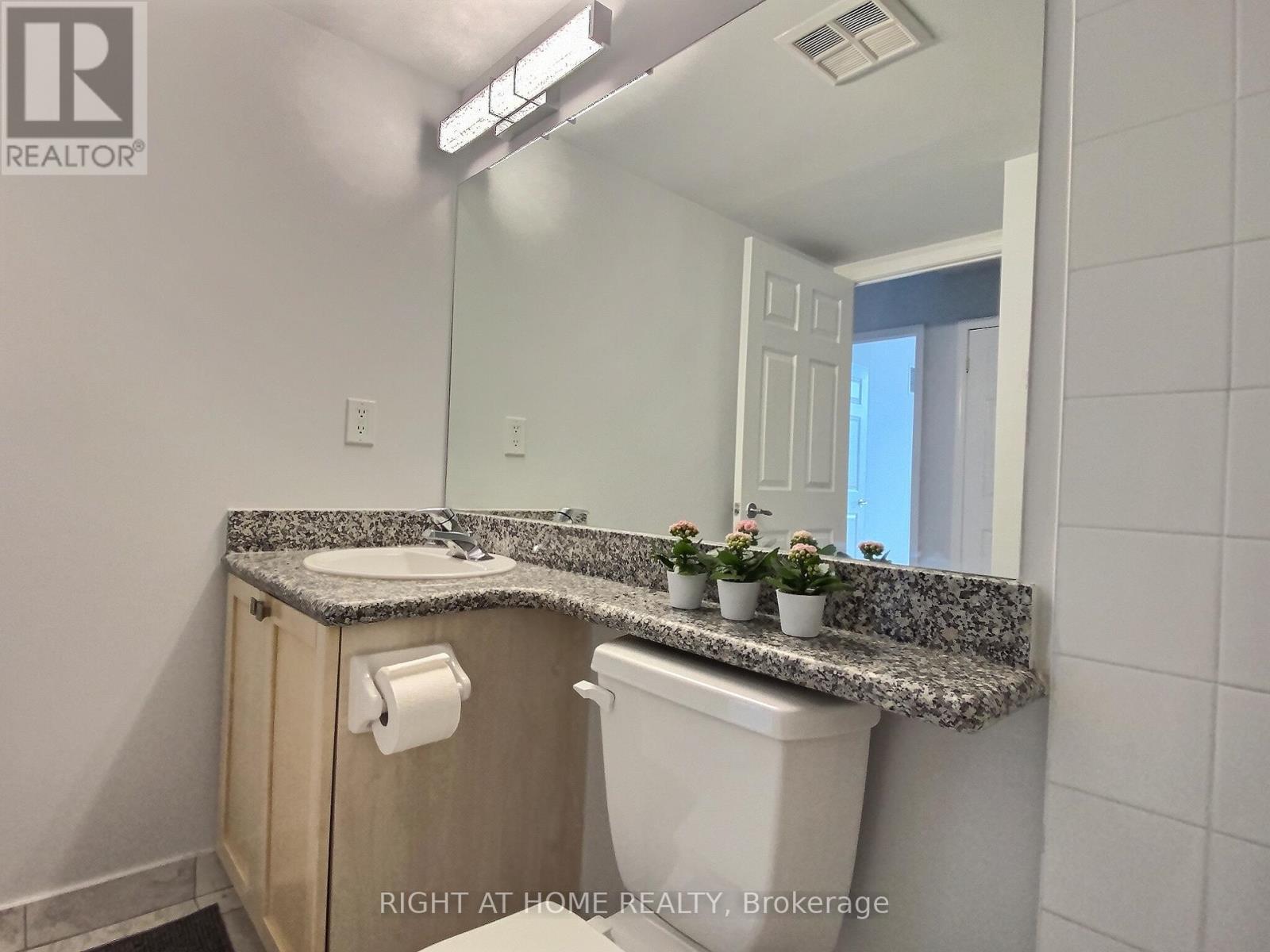 2125 - 230 Queens Quay W, Toronto, Ontario  M5J 2Y7 - Photo 14 - C12204870