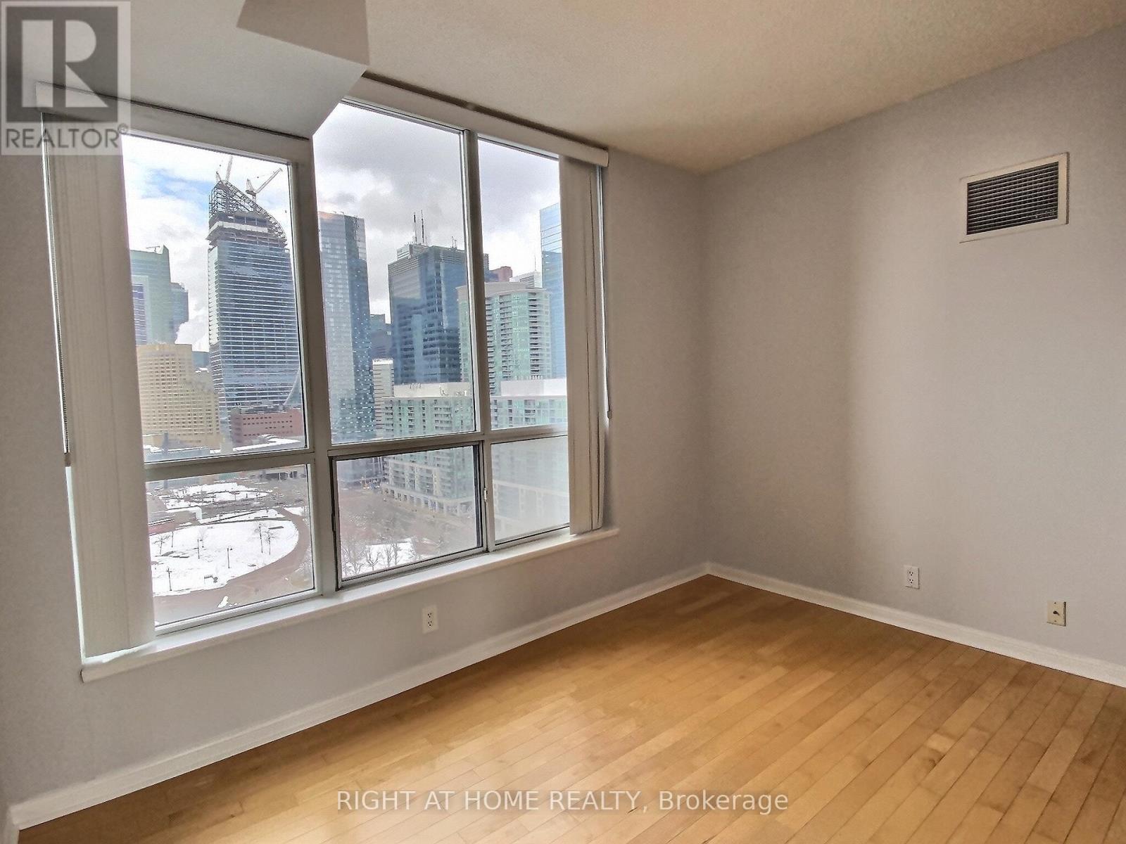 2125 - 230 Queens Quay W, Toronto, Ontario  M5J 2Y7 - Photo 19 - C12204870