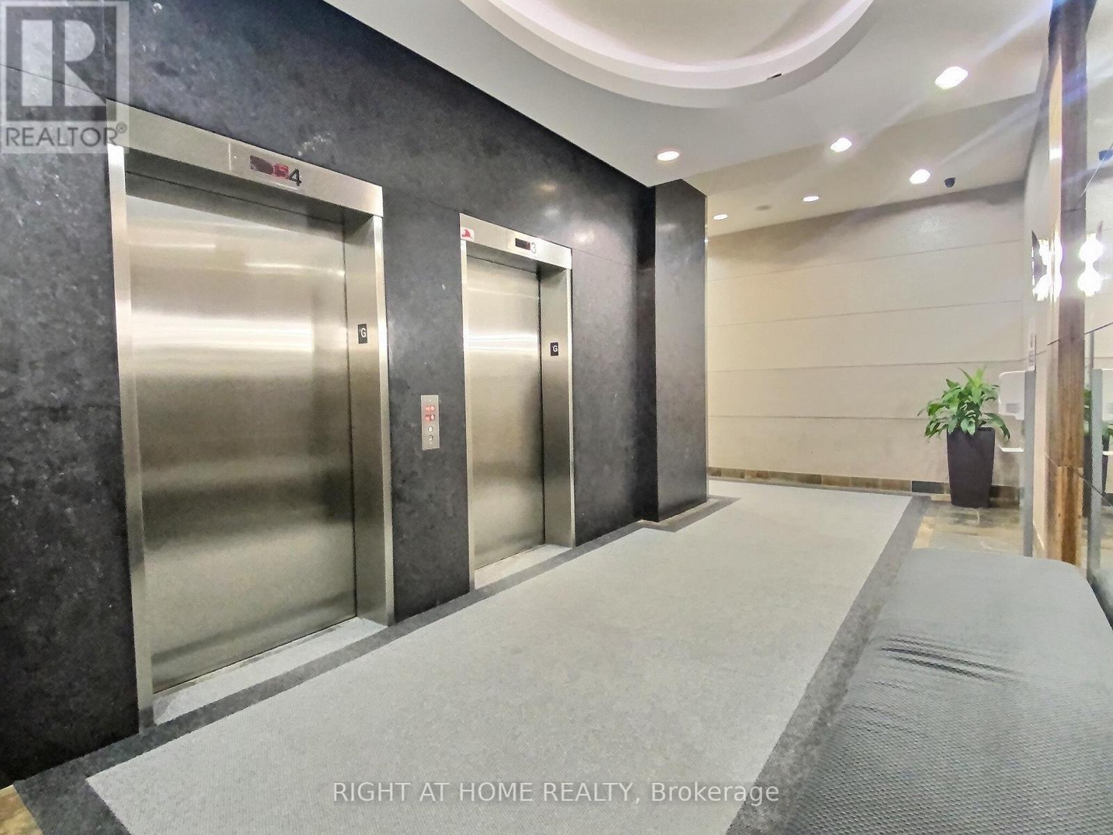 2125 - 230 Queens Quay W, Toronto, Ontario  M5J 2Y7 - Photo 5 - C12204870