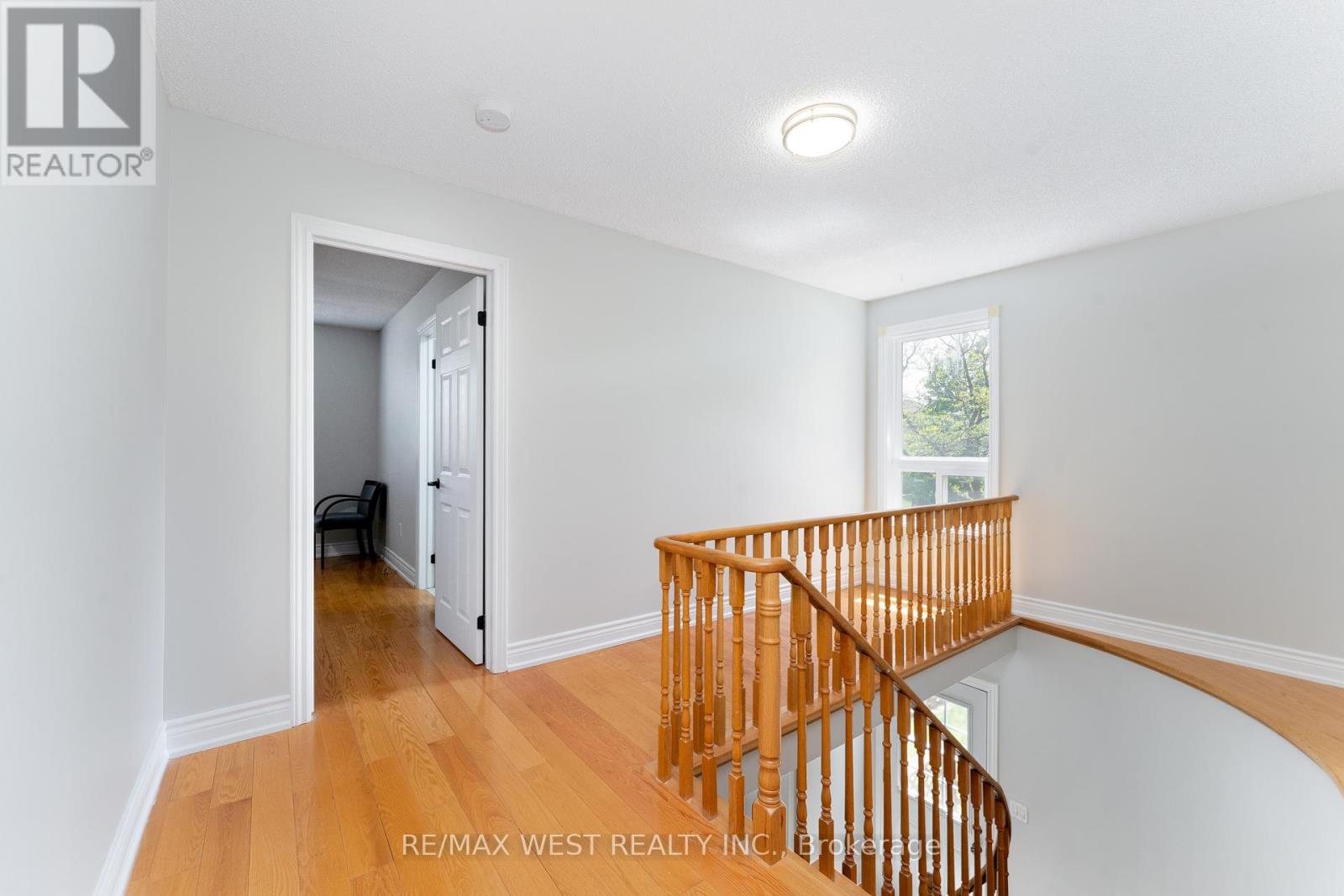 991 Mannington Lane, Mississauga, Ontario  L4W 3X6 - Photo 10 - W12186435