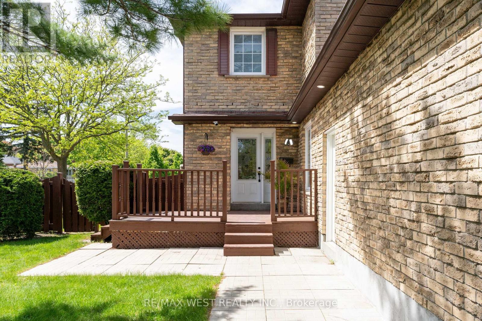 991 Mannington Lane, Mississauga, Ontario  L4W 3X6 - Photo 2 - W12186435