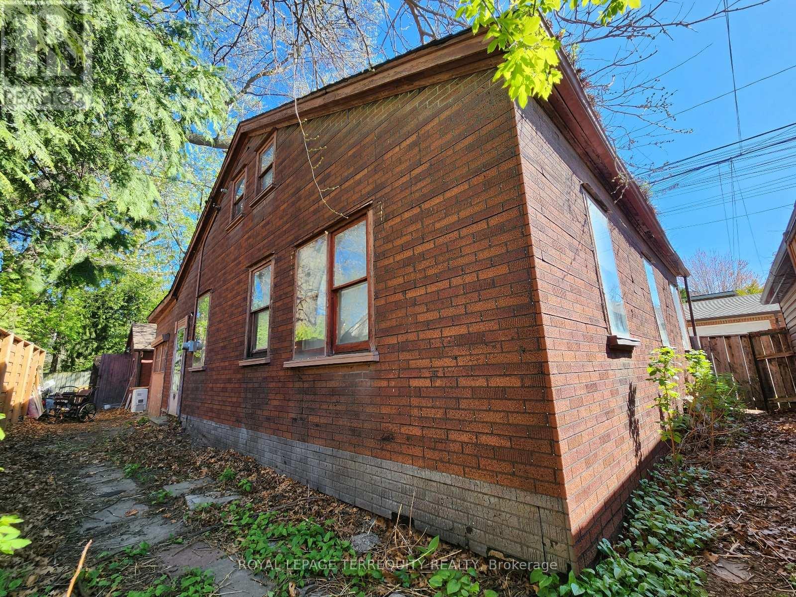 629 Durie Street, Toronto, Ontario  M6S 3H2 - Photo 12 - W12142626