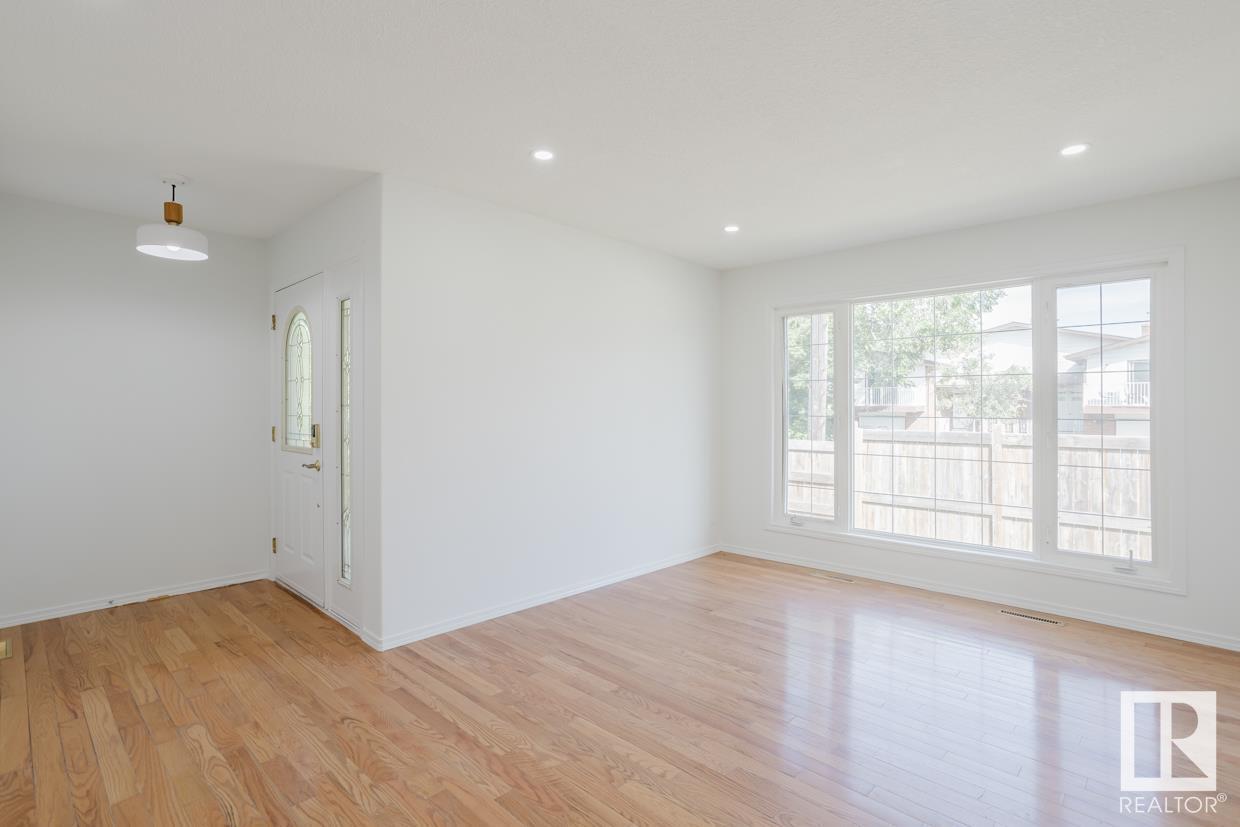 9307 128 Av Nw, Edmonton, Alberta  T5E 0H3 - Photo 3 - E4441145