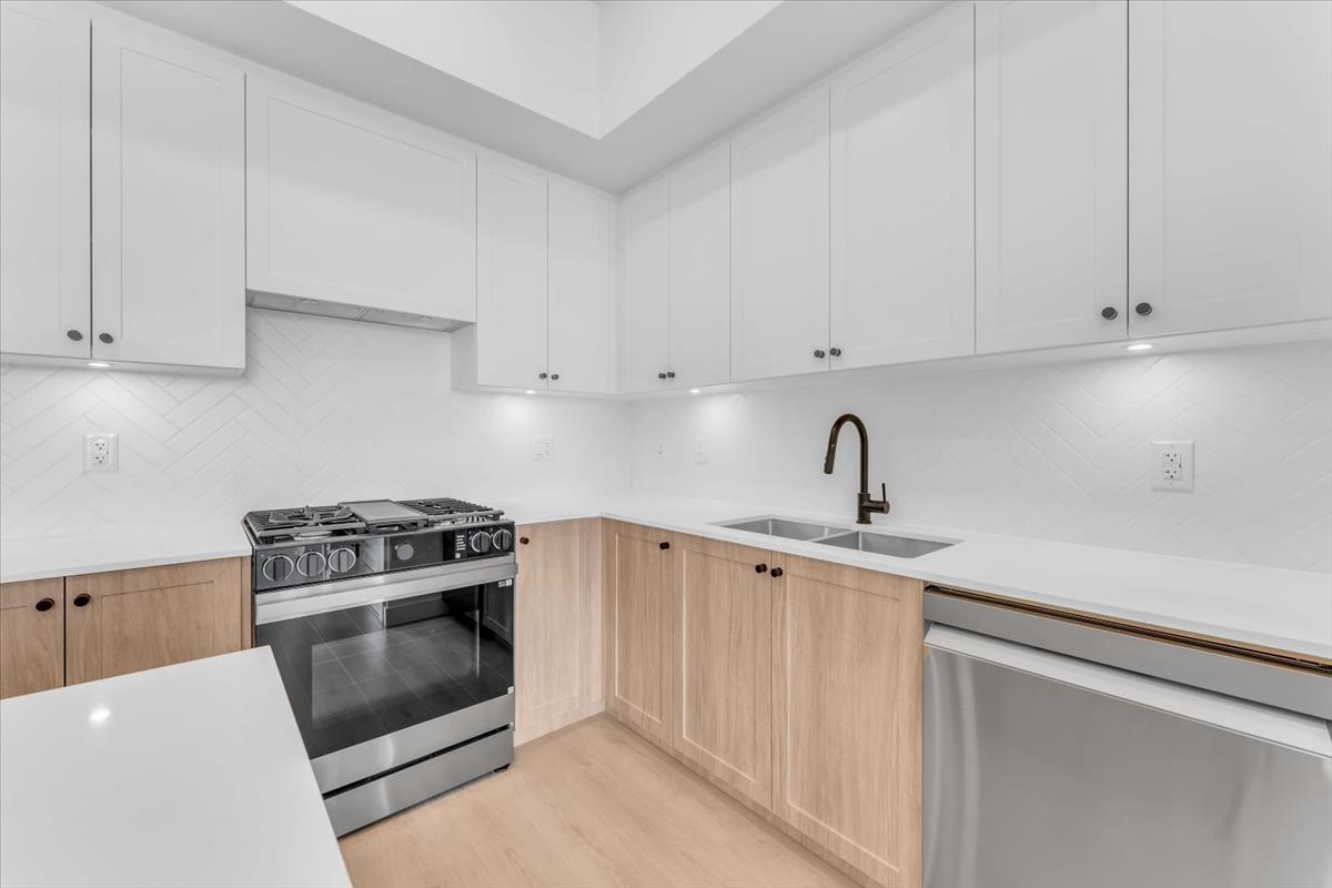 Property at 617 19979 76 AVENUE image 4