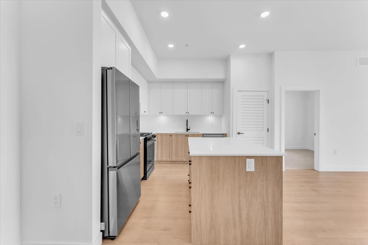 Property at 617 19979 76 AVENUE image 3